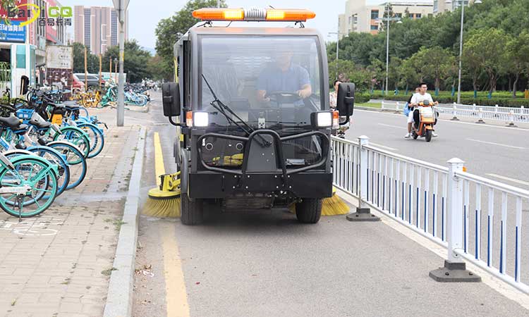 电动道路洗扫车