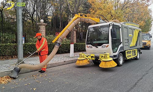 大型樹葉收集車，解決景區落葉收集難題