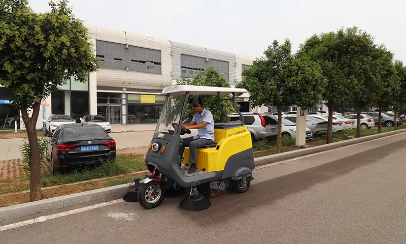 創新解決方案：三輪駕駛式樹葉收集車