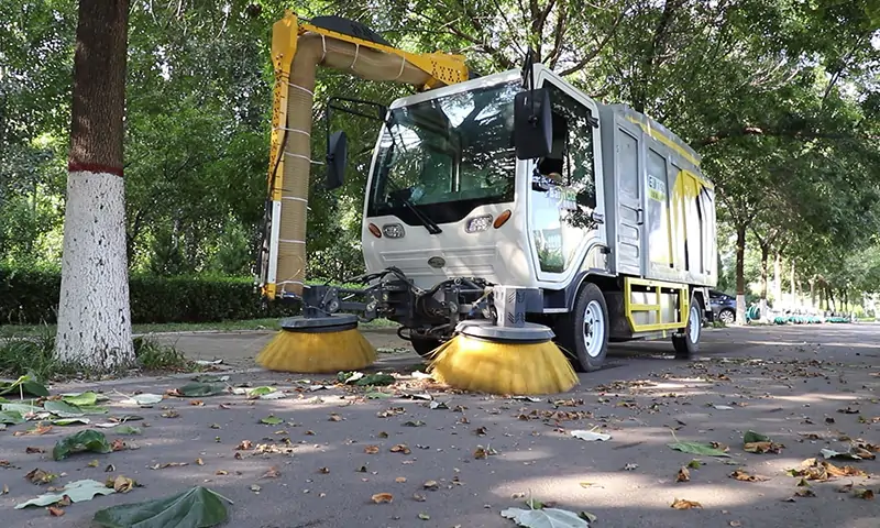 秋季落葉收集神器，純電動四輪多功能樹葉收集車！操作簡單，效率高效！