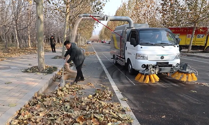 新能源樹葉收集車：助力城市清潔的環保利器