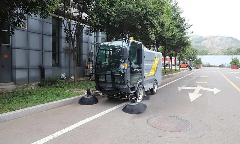 純電動小型清掃車：城市清潔的高效環保解決方案